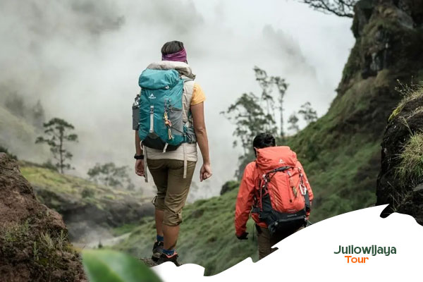 TREKKING